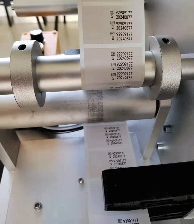 复卷喷码机在铝箔纸带与标签纸卷领域 二维码、条形码数字印刷设备的技术革新